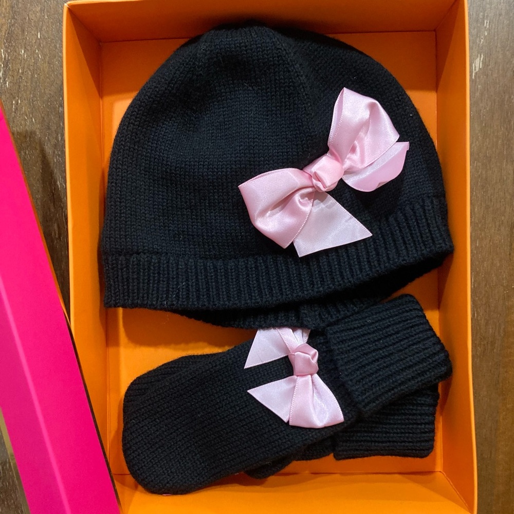 KATE SPADE Toddler Girls Beanie/Mitten Set with Bow detail, Never worn. Size 2/3